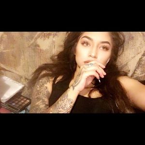 Meet your Posher, Rynthia